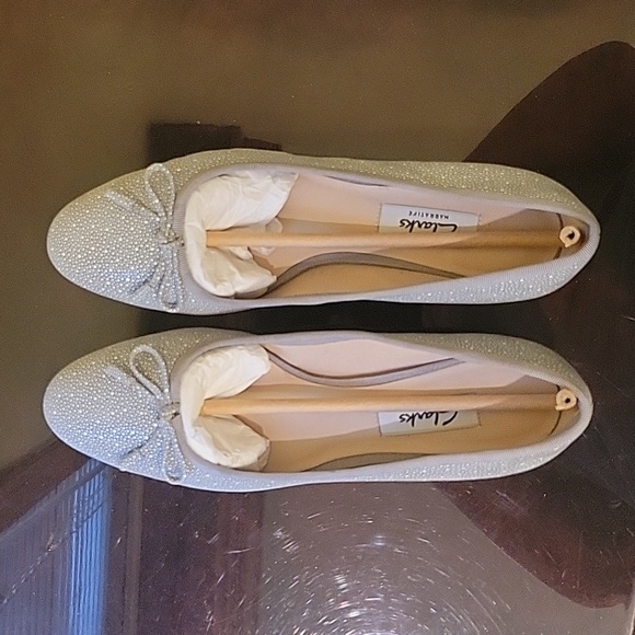 Shoes - Picture 8 of 10